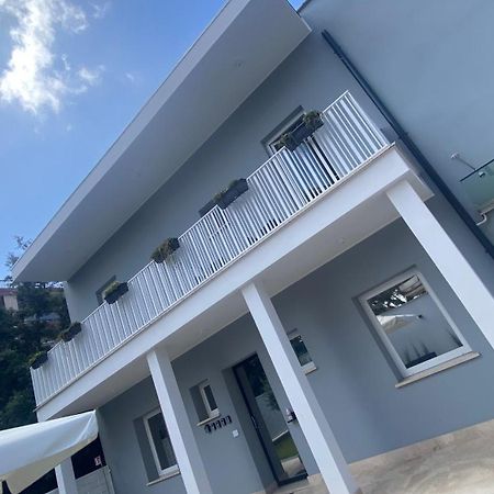 Grey House Guest House Luxury Латина Екстериор снимка
