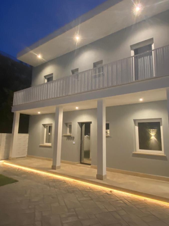 Grey House Guest House Luxury Латина Екстериор снимка