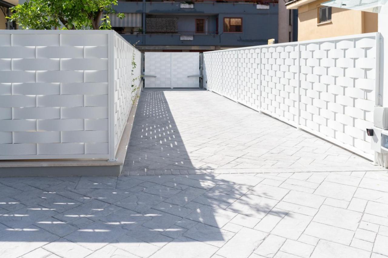 Grey House Guest House Luxury Латина Екстериор снимка