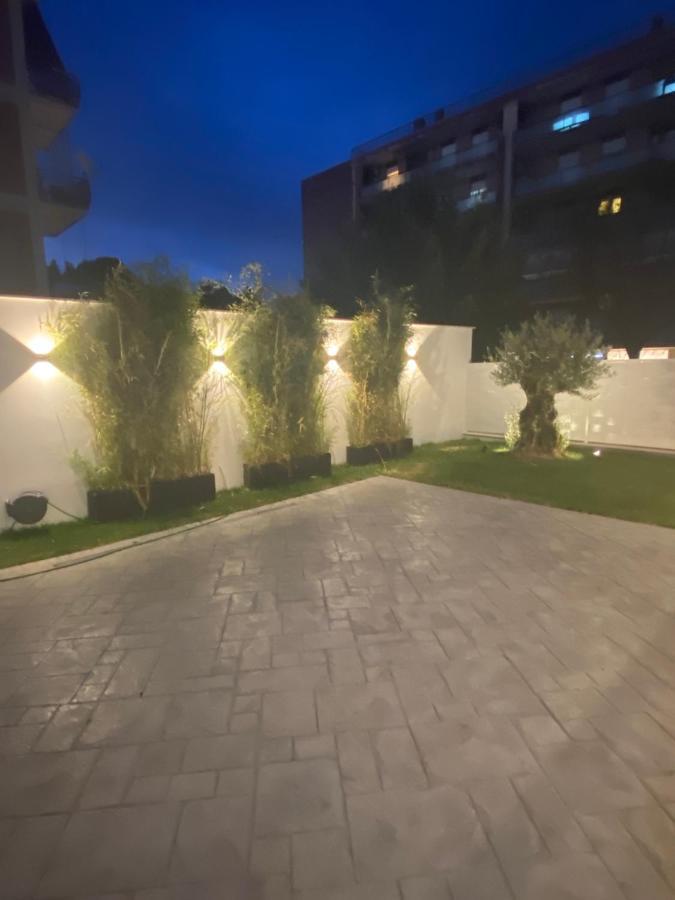 Grey House Guest House Luxury Латина Екстериор снимка